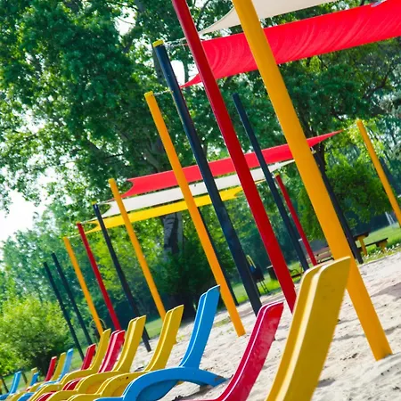 Sziksosfuerdo Es Campsite *