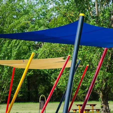 Sziksosfuerdo Es Campsite